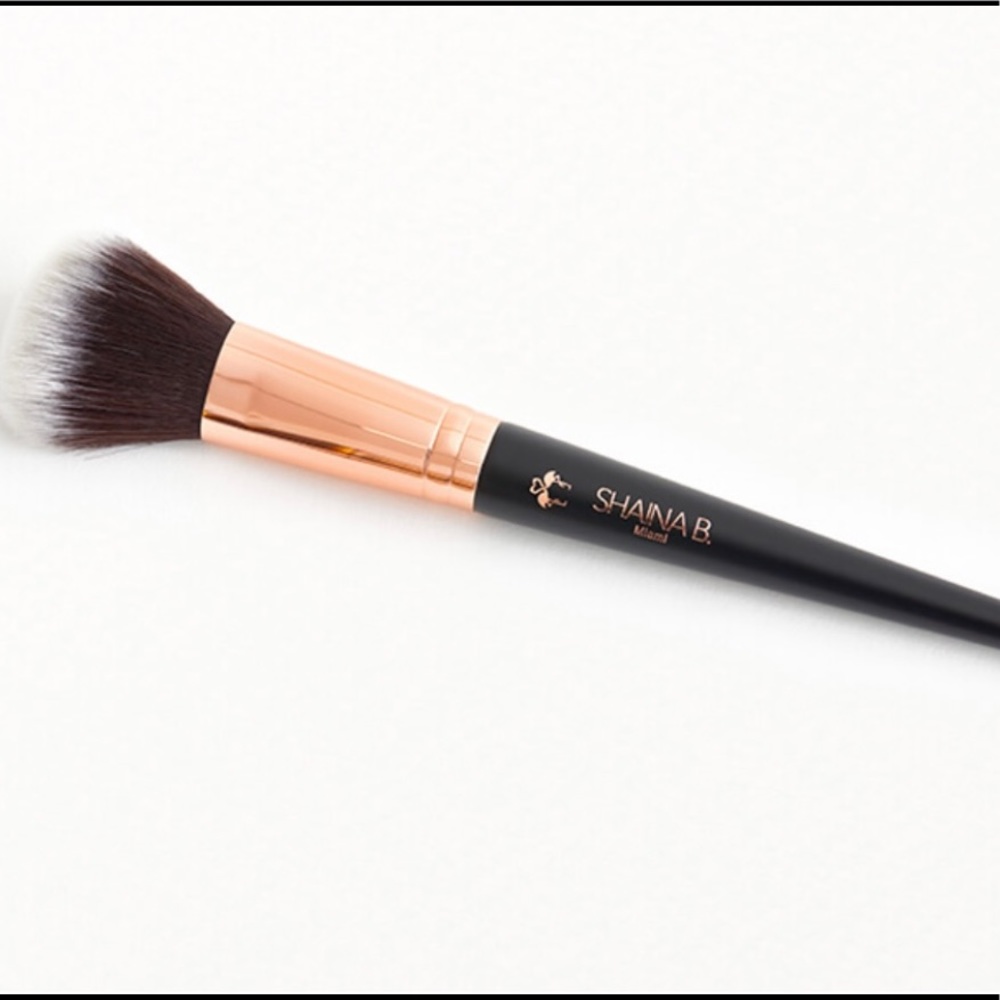 New blush brush - Picture 2 of 2